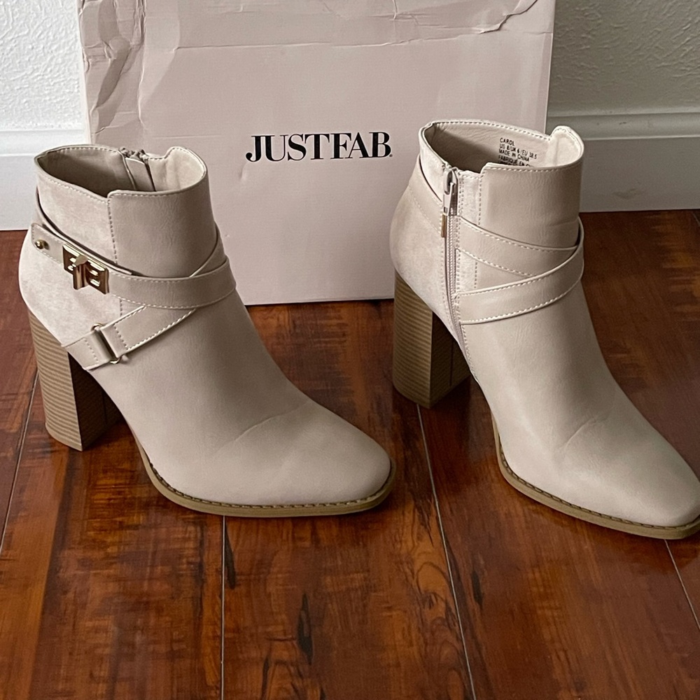 Carol Block Heeled Bootie, Eggshell Color, Size 8 - image 3